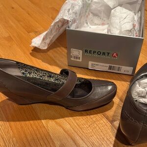 Report Women's Gray Wedge Shoes